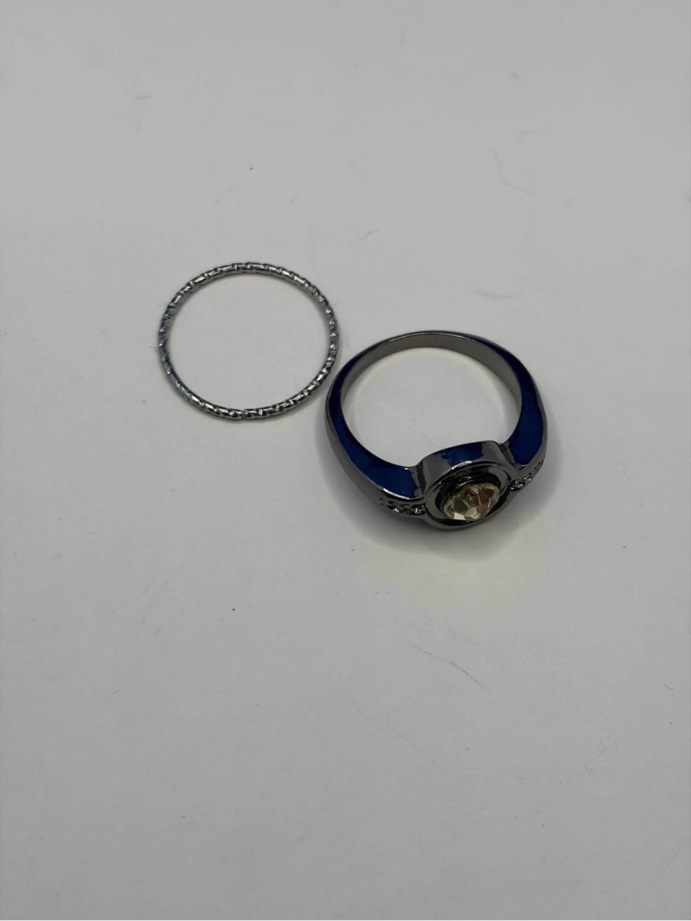 Size 8 Silver Tone Rhinestone Ring Set Round Crystal Stacking Rings - Picture 4 of 5